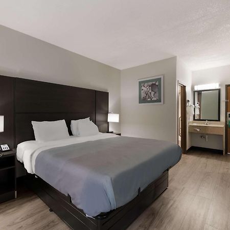 Quality Inn Merriam Kansas City Экстерьер фото
