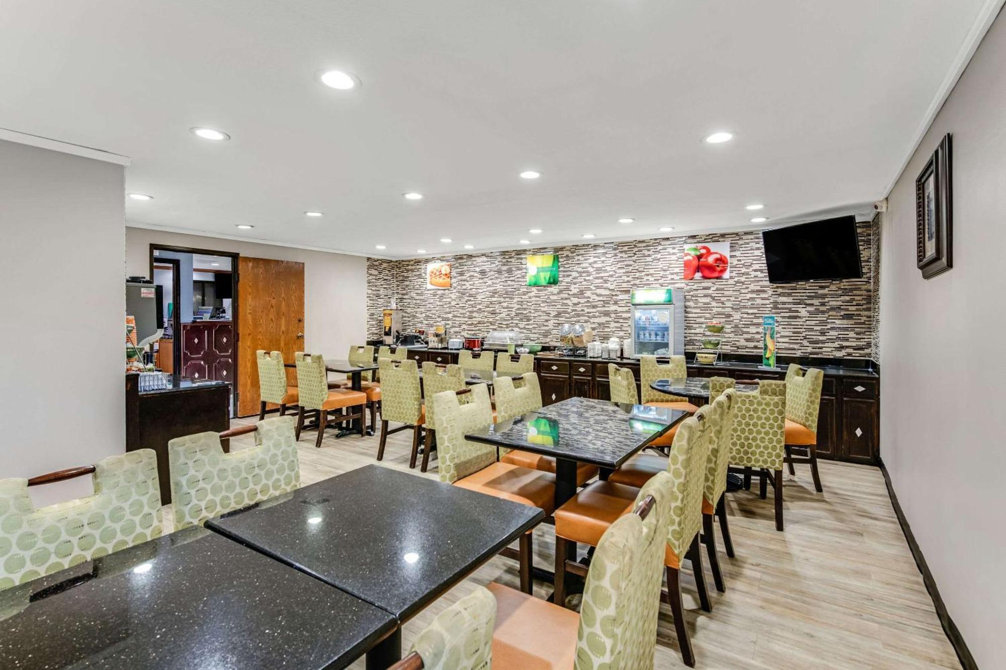 Quality Inn Merriam Kansas City Экстерьер фото