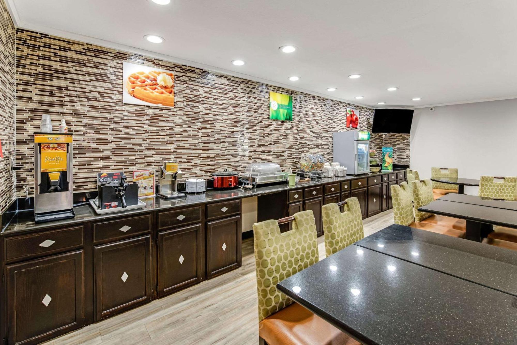 Quality Inn Merriam Kansas City Экстерьер фото