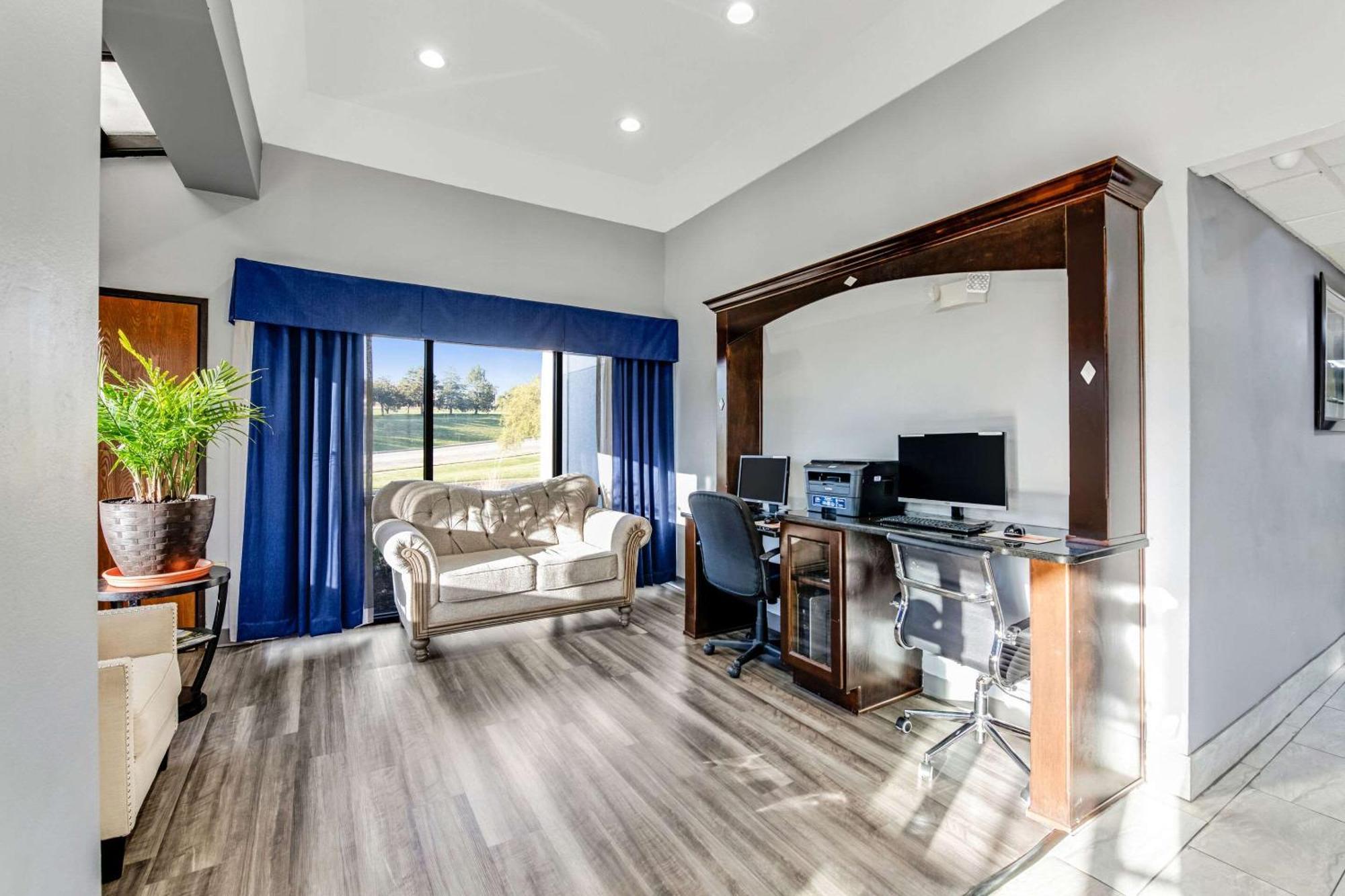 Quality Inn Merriam Kansas City Экстерьер фото